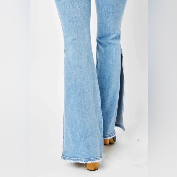 Judy Blue Full Size Mid Rise Raw Hem Slit Flare Jeans blue - Picture 4 of 4